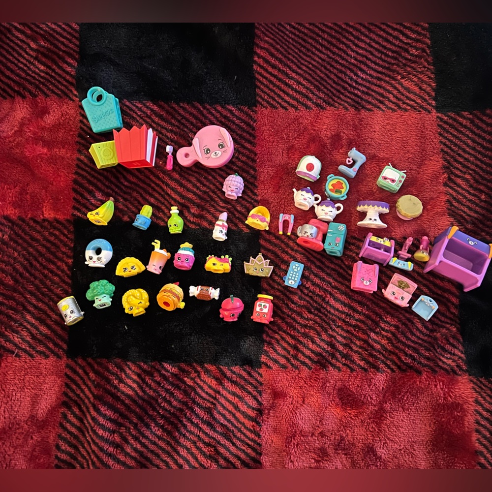Shopkins lot- over 40 Shopkins